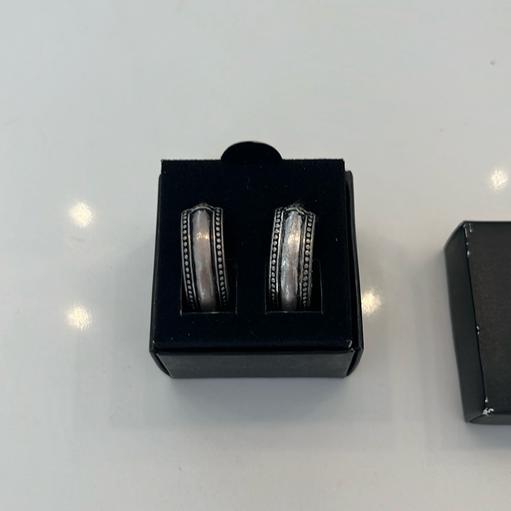 Vintage new in box Avon hoop earrings